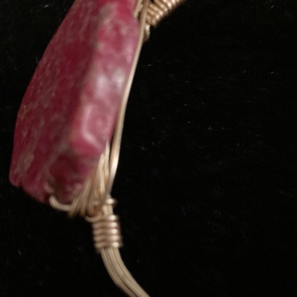Bright pink Stone Wire Bracelet - Picture 4 of 6